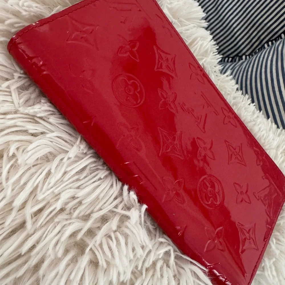 Louis Vuitton Monogram Vernis Zippy‎ Wallet – Pomme d’Amour (Red)